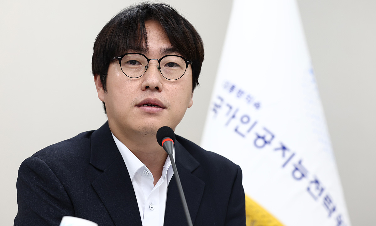 하정우 국가인공지능전략위원회 신임 상근부위원장이 31일 서울 중구 국가인공지능전략위원회에서 열린 취임 인사 및 기자간담회에서 소회를 밝히고 있다. 국가인공지능전략위원회 제공