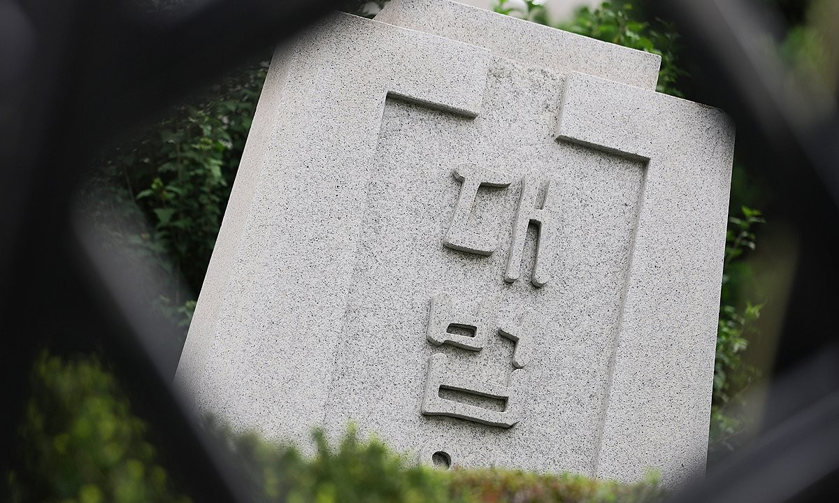 청와대가 지난 28일 조희대 대법원장의 대법관 후보 서면 제청을 반려하면서 법조계 안팎에서 대법관 제청권을 침해하는 위헌이라는 비판 함께 대법관 장기 공백 사태가 불가피하단 우려도 나오는 가운데 대법원이 다음주 입장을 내놓을 전망이다. 조희대 대법원장은 지난 8월 28일 청와대의 대법관 후보 재제청 요구에 "국민 여러분께 심려를 끼쳐 송구하다"며 내주 공식 입장을 밝히겠다고 말했다. 사진은 서울 서초구 대법원의 모습.