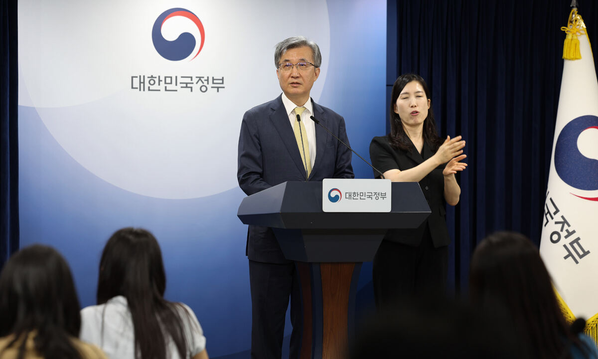 이주원 중대범죄수사청장후보추천위원회 위원장이 4일 오후 서울 종로구 정부서울청사에서 ‘중대범죄수사청장후보추천위원회 회의 결과’&nbsp;관련 브리핑을 하고 있다. 행정안전부 제공