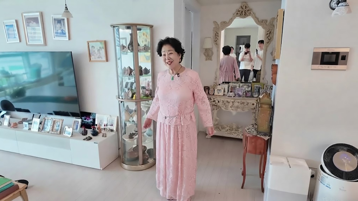 1000만원 명품 부럽지 않은 자신감, 직접 지은 옷을 입고 즐기는 팔순의 여유. 유튜브 채널 ‘순풍 선우용여’ 화면 캡처