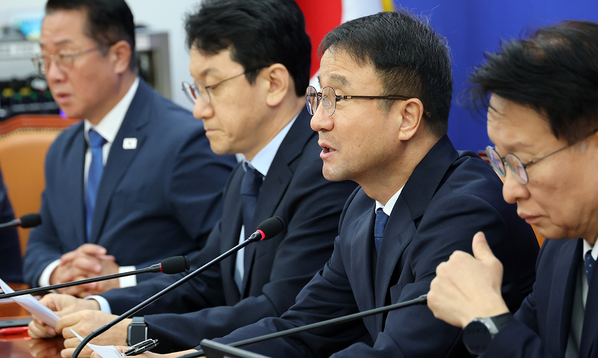 더불어민주당 한병도 원내대표가 8일 국회에서 열린 원내대책회의에서 발언하고 있다. 연합뉴스