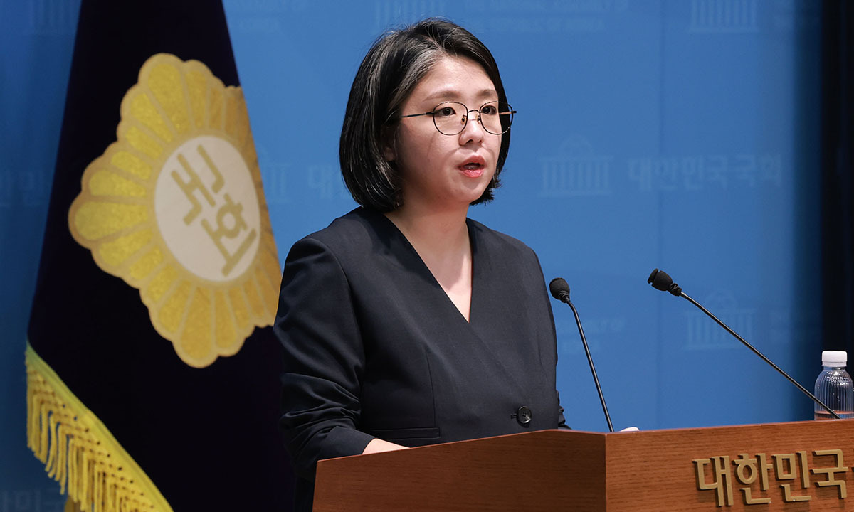 용혜인 성평등가족부 장관 후보자가 10일 국회 소통관에서 입장 발표 기자회견을 하고 있다. 연합뉴스