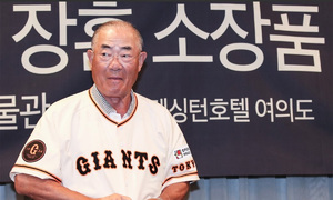 日프로야구 ‘전설의 3000안타’ 장훈 별세… 향년 86세