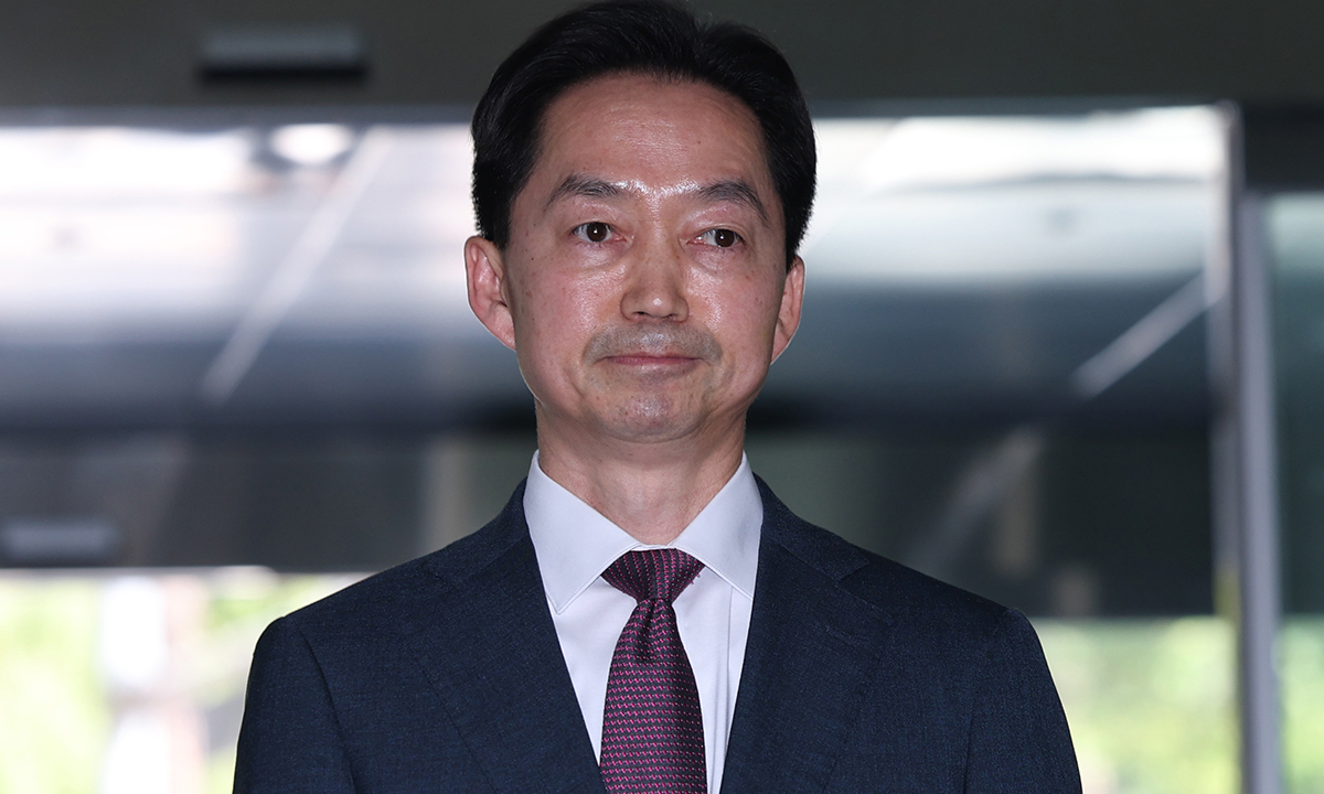 중대범죄수사청장 후보자가 8일 오후 서울 종로구 정부서울청사 창성동 별관에 마련된 인사청문회 준비단으로 출근하고 있다.