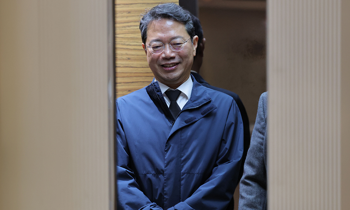 김승원 법무부 장관 후보자가 국회&nbsp;인사청문회를 하루 앞둔 지난 14일 서울 종로구 청문회 준비사무실로 들어가고 있다. 연합뉴스