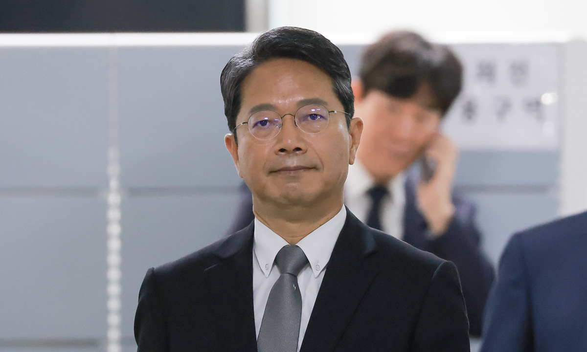 김승원 법무부 장관 후보자가 15일 국회에서 인사청문회장으로 향하고 있다.
