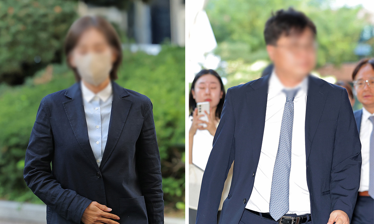 김승원 법무부 장관 후보자에게 '신약 청탁'을 했다는 의혹을 받는 브로커 양 모 씨(왼쪽)와 의혹의 핵심 인물인 제넨셀 설립자 강 모 씨가 15일 서울 마포구 서울서부지방법원에서 열린 뇌물공여 혐의 공판기일에 출석하고 있다. 연합뉴스