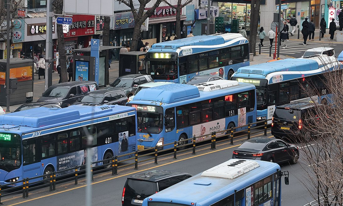 서울 시내버스 노동조합이 오는 16일 새벽 첫차부터 운행을 중단하는 파업에 돌입한다. 사진=연합뉴스