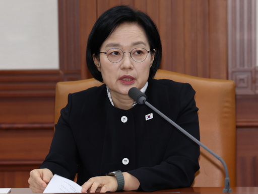 한성숙 국무총리가 16일 서울 종로구 정부서울청사에서 국가정책 조정회의에서 모두발언하고 있다. 뉴스1