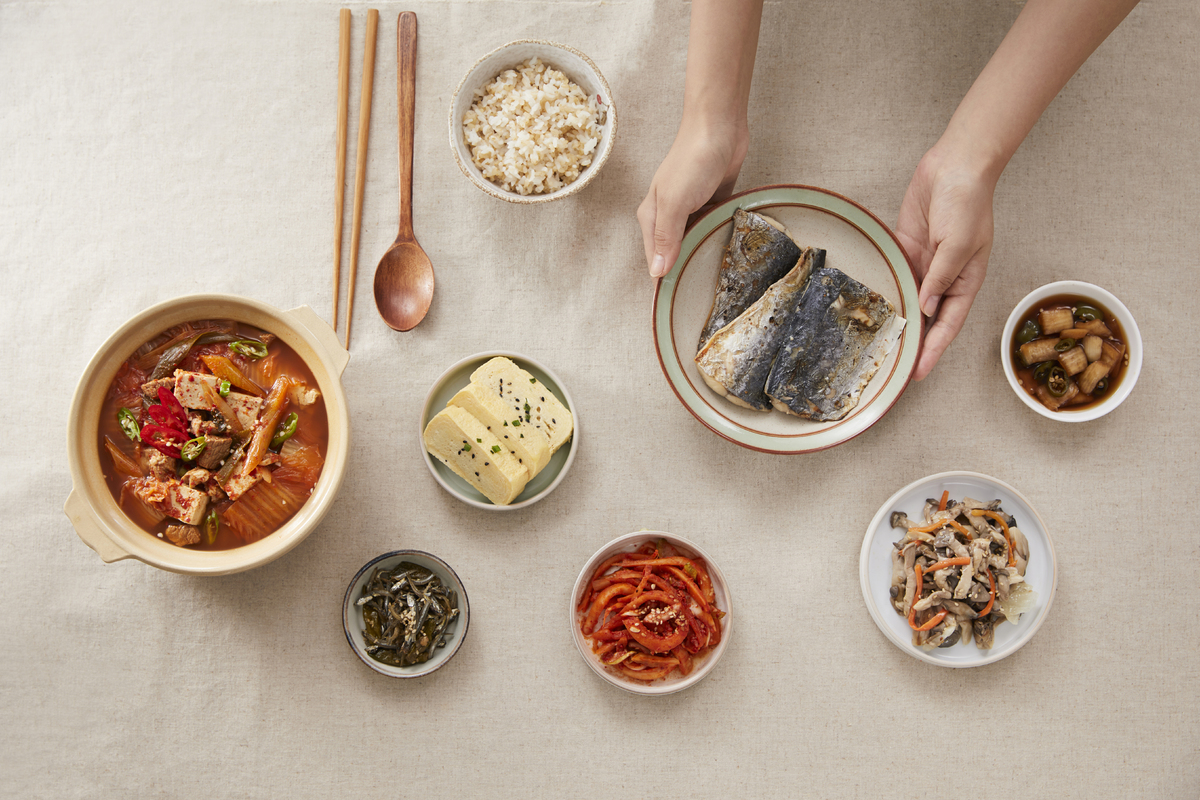 탄수화물 섭취에 따른 인슐린 분비는 트립토판이 뇌로 들어가는 과정에 영향을 줄 수 있다. 클립아트코리아