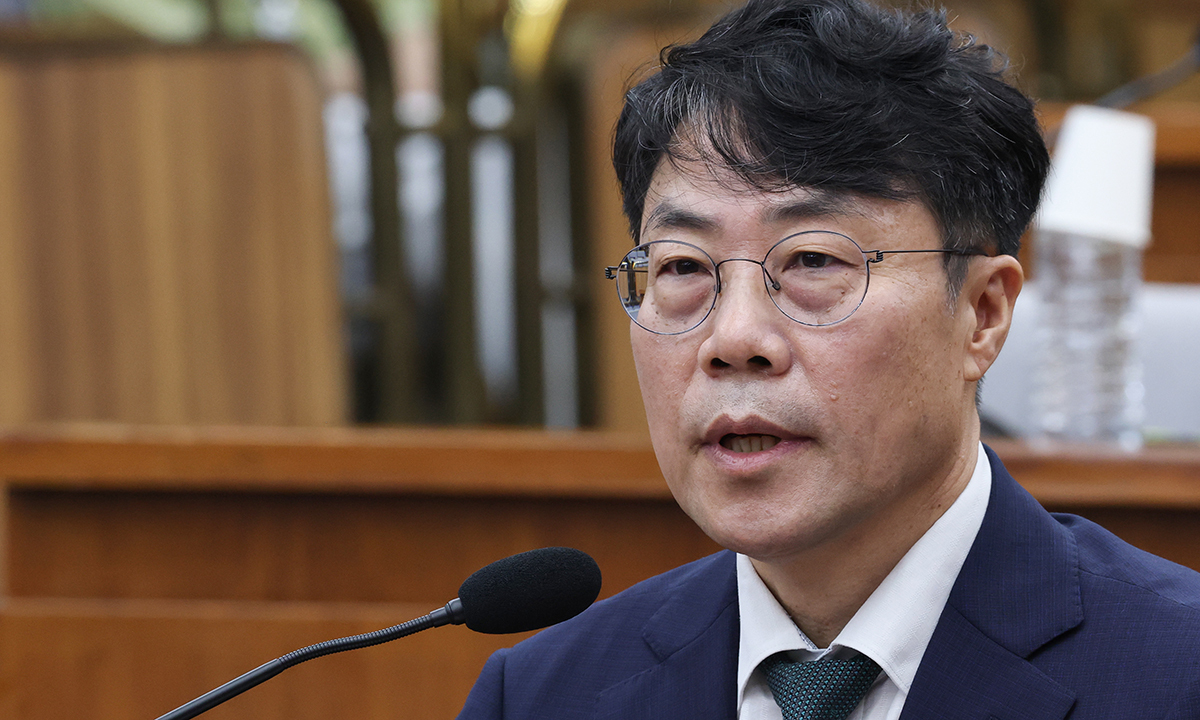 김성수 대법관 후보자가 14일 국회에서 열린 국회인사청문특별위원회 인사청문회에서 위원 질의에 답하고 있다.