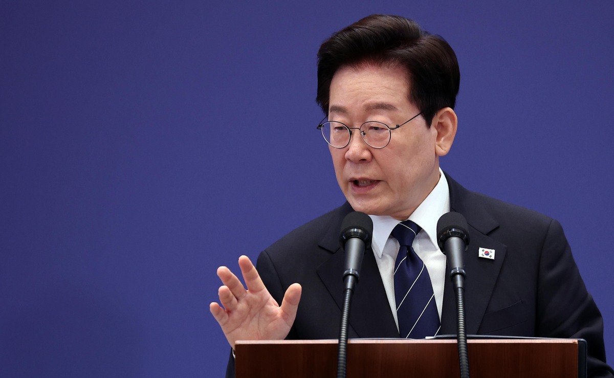 이재명 대통령이 18일 청와대 영빈관에서 열린 기자회견 '국민의 뜻, 국민의 삶 더 살피겠습니다'에서 취재진 질문에 답하고 있다. 뉴시스