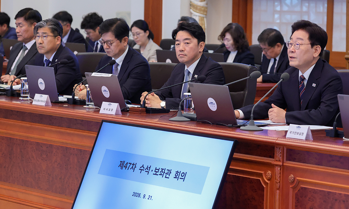 이재명 대통령이 21일 청와대에서 수석보좌관회의를 주재하고 있다. 청와대통신사진기자단