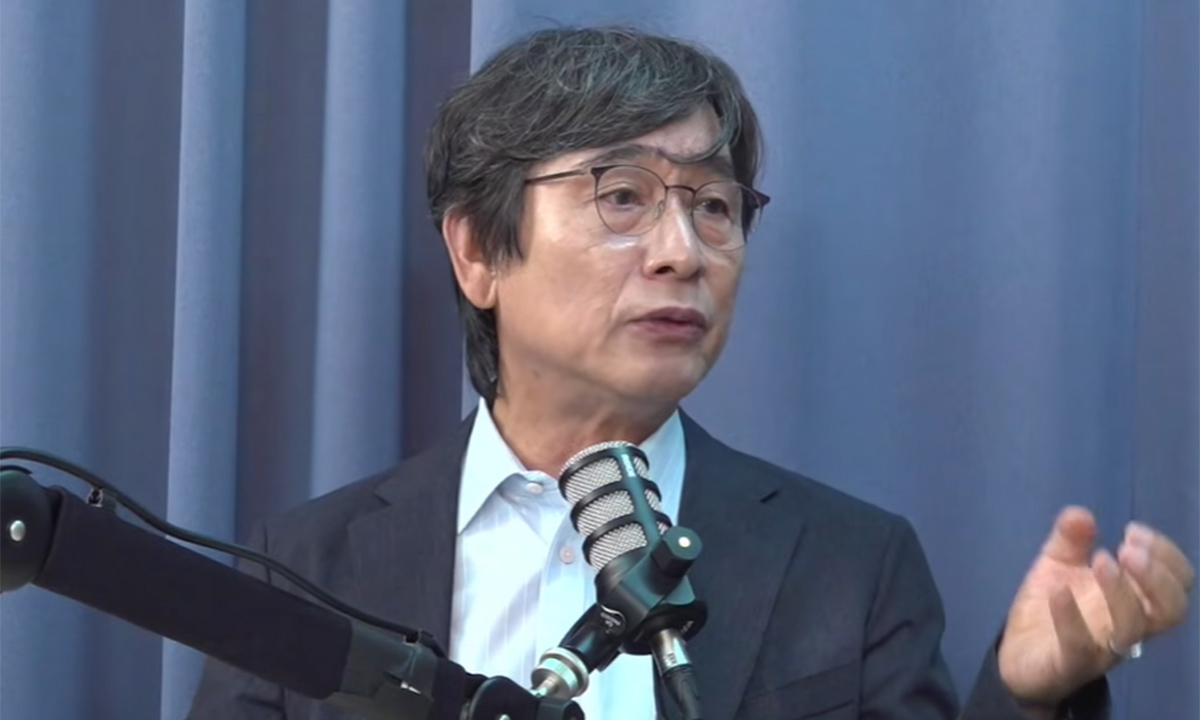 유시민 작가는 22일&nbsp;미디어오늘 유튜브 채널에 출연해 이재명정부의 검찰개혁을 두고 “우리가 생각했던 검찰개혁, 더불어민주당의 입장, 대통령의 공약이라고 얘기했던 것과 완전히 다른 것”이라며 비판했다.&nbsp;미디어오늘 유튜브 영상 캡처