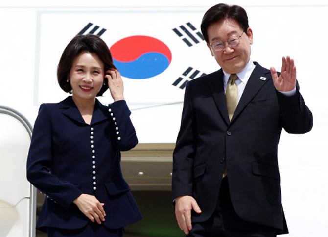 李대통령, 美·멕시코 순방 마치고 귀국<br> 성과 뒤엔 산적한 내치 과제