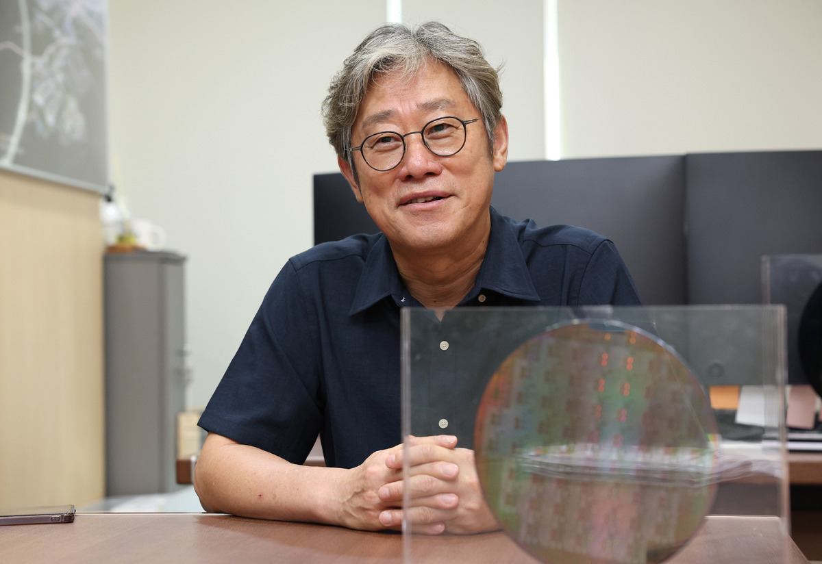 안기현 한국반도체산업협회 사무국장(전무)이 지난 8일 경기 성남 판교에 있는 협회 사무실에서 산업스파이 가중처벌에 관한 특별법안 입법 필요성을 설명하고 있다. 성남=남정탁 기자