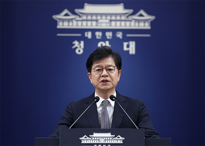 靑 “북한군 포로 송환 비공개 합의 위반“…우크라에 해명·사과 요구