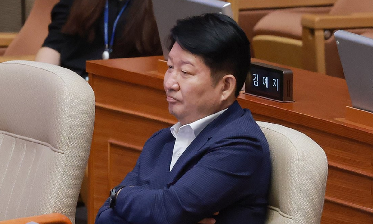 국민의힘 권영진 의원이 지난 14일 국회에서 열린 정기국회 제8차 본회의에 참석해 있다. 연합뉴