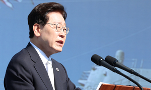 DMZ 지뢰 사고 부상 장병 위문한 李… ‘대호김종서함’ 진수식서 “우리는 우리 힘으로 지켜야” 자주국방 강조도 [청와대 24시]