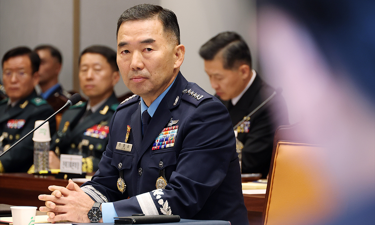 진영승 합동참모본부 의장이 8일 서울 용산구 국방부에서 열린 국회 국방위원회의 합동참모본부에 대한 국정감사에서 질의를 듣고 있다. 연합뉴스