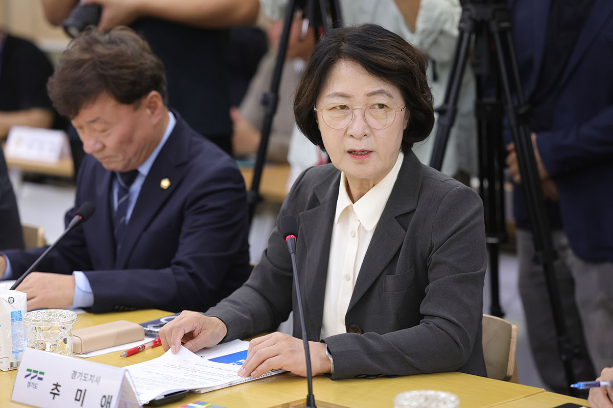 추미애 경기도지사가 지난 9일 21일 경기도 의정부시 경기도북부청사에서 열린 더불어민주당 경기 예산정책협의회에서 환영사하고 있다. 연합뉴스