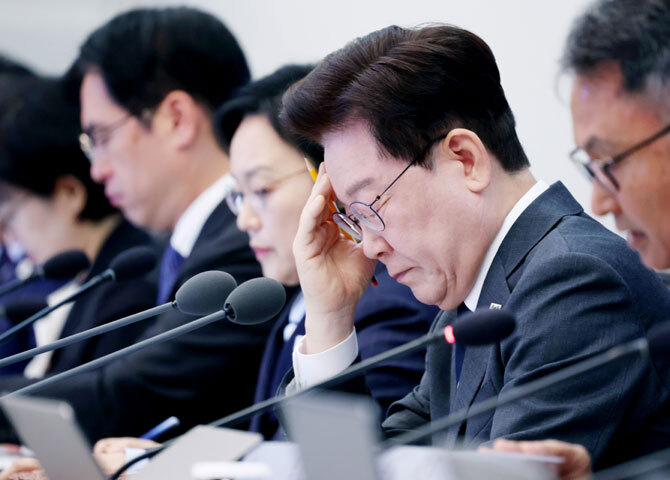 집값·내홍·외교 '복합위기'…'시험대' 선 