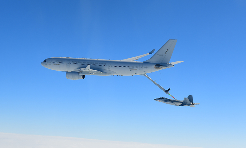 공군 KC-330 공중급유기가 KF-21 전투기에 공중급유를 하고 있다. 세계일보 자료사진