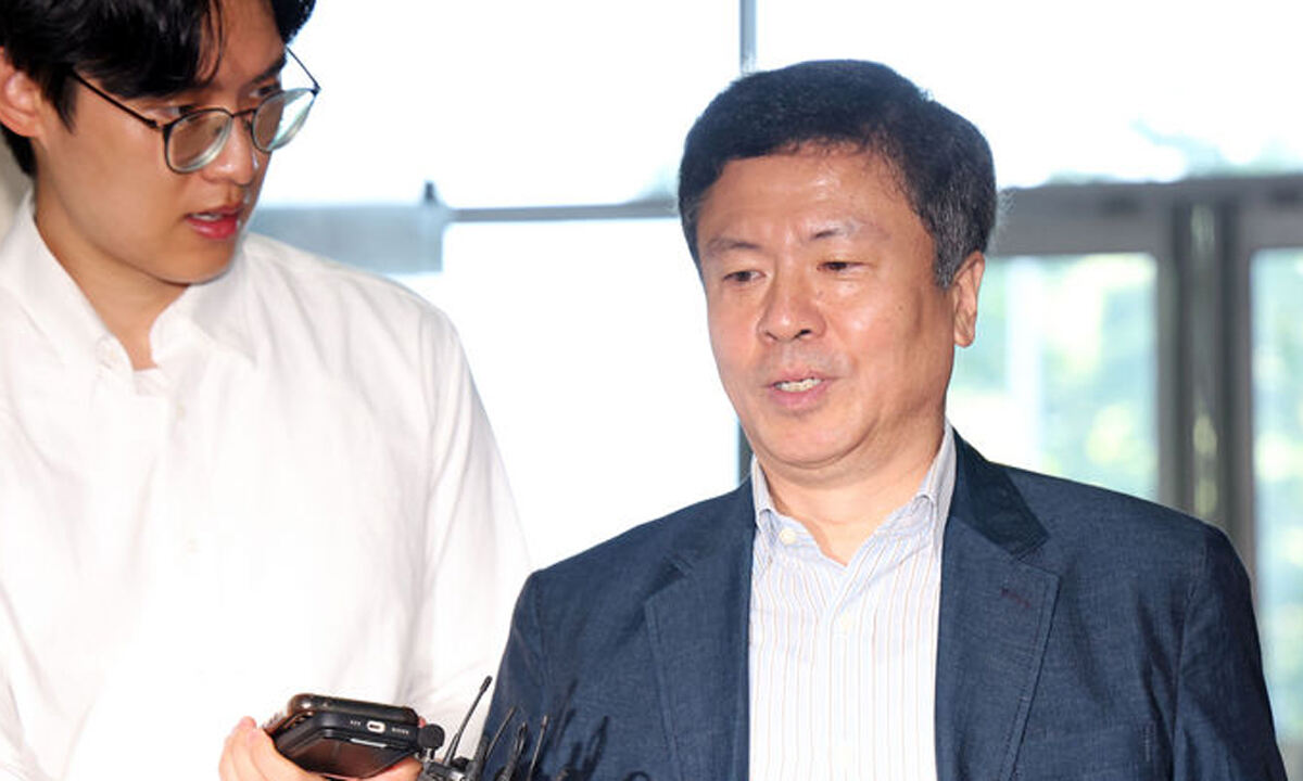 전하규 전 국방부 대변인이 2025년 8월 12일 서울 서초구 순직해병 특검 사무실에 참고인 신분으로 출석하는 모습. 뉴시