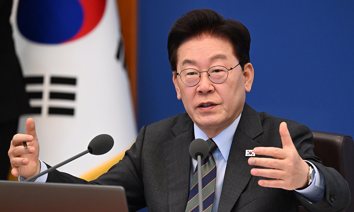 이재명 대통령이 지난 10월 20일 청와대에서 열린 제45회 국무회의에서 발언을 하고 있다. 청와대사진기자단