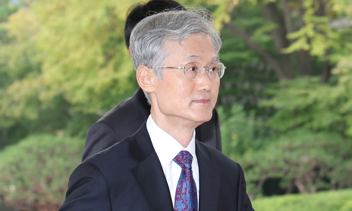 조희대 대법원장이 21일 서울 서초구 대법원으로 출근하고 있다. 연합뉴스