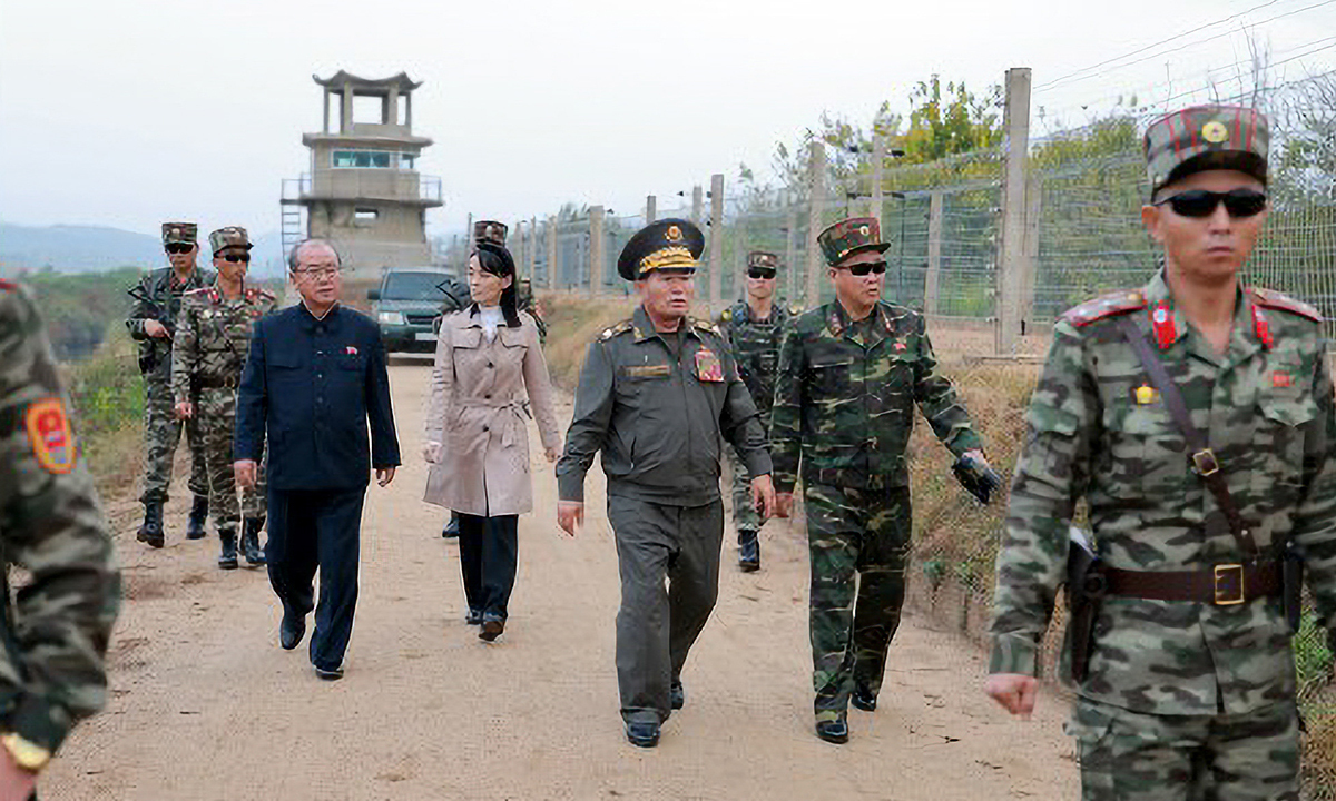 박정천 북한 국방성 고문이 지난 20일 남부국경 요새화 공사 현장의 주요 지점들을 리일환 노동당 비서와 김여정 당 부장, 인민군 총참모부 주요 지휘관들과 함께 시찰했다고 조선중앙통신이 21일 보도했다. 평양=조선중앙통신·연합뉴스