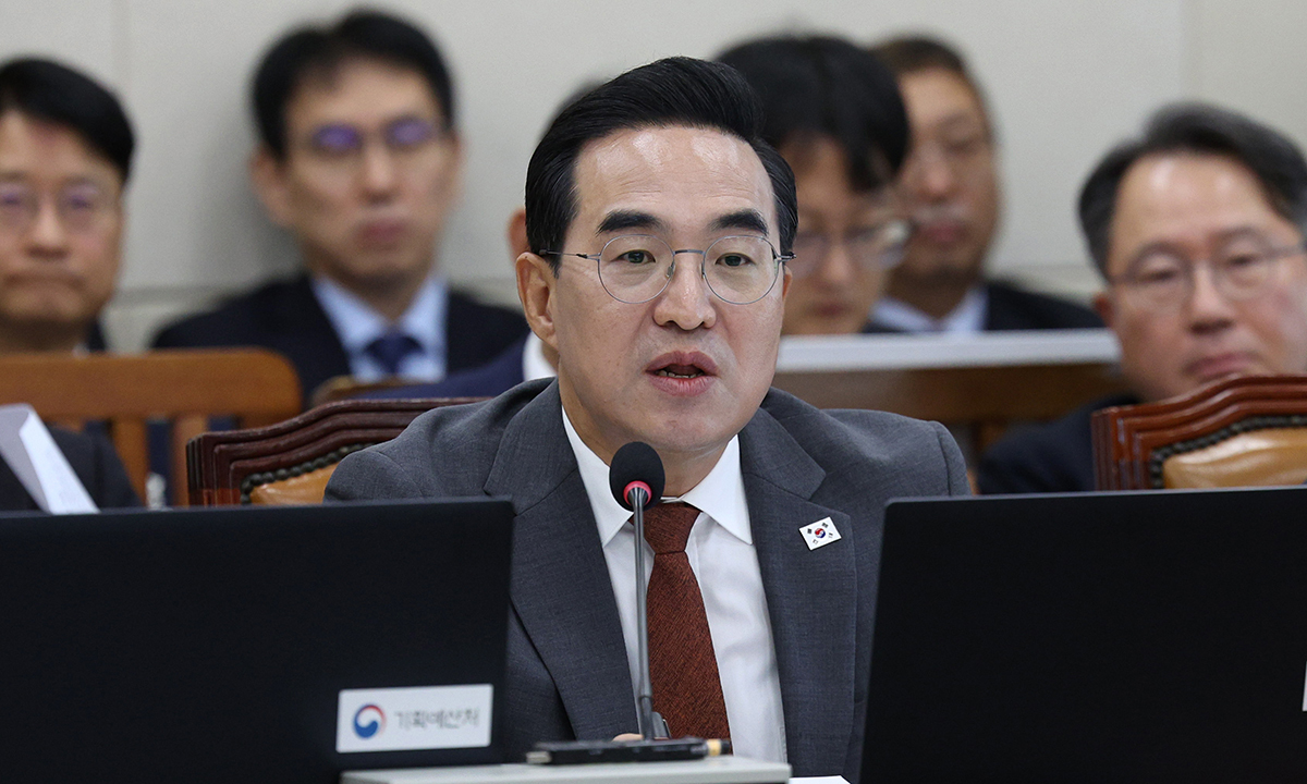 박홍근 기획예산처 장관이 23일 서울 여의도 국회에서 열린 재정경제기획위원회 기획예산처, 한국은행 등에 대한 종합감사에서 의원 질의에 답변하고 있다. 뉴시스