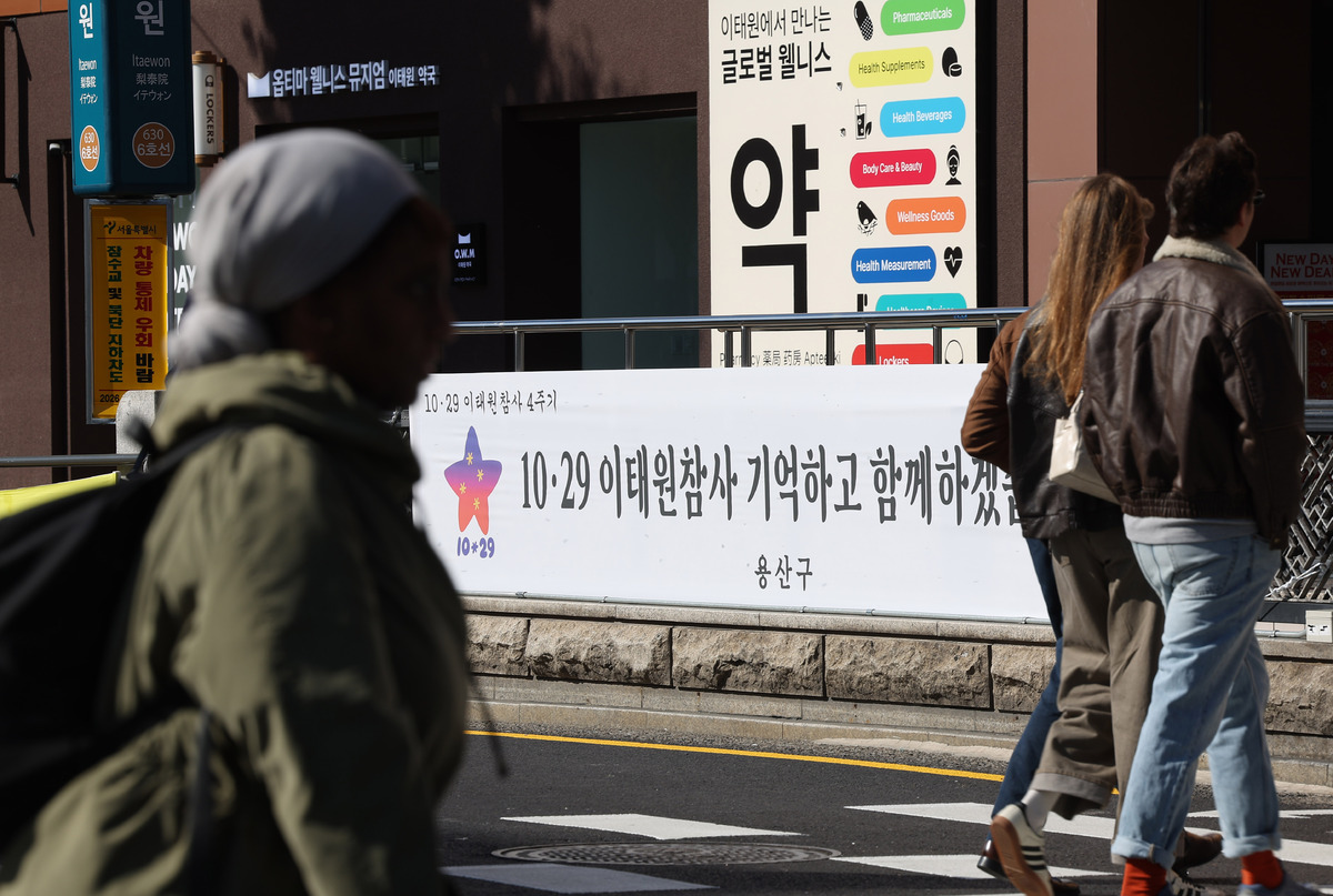 기억 새기고, 안전 당부하고…핼러윈 앞둔 이태원 [남정탁 기자의 '지금, 여기']