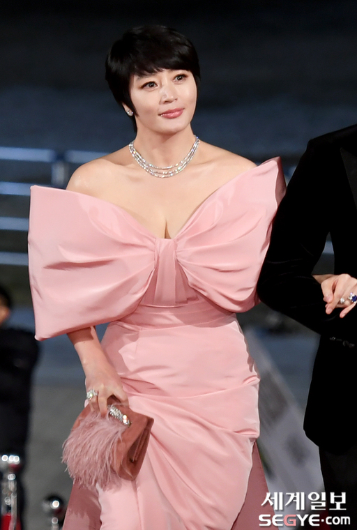 [화보] 김혜수 '청룡영화상의 핑크 여신' | 세계일보
