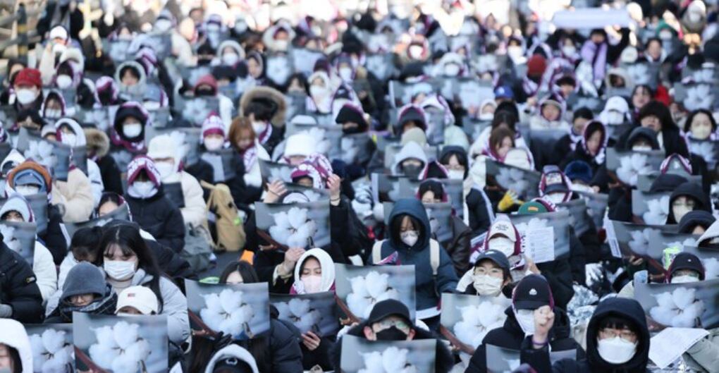 거리로 나선 동덕여대 학생들, '민주동덕에 봄은 오는가'