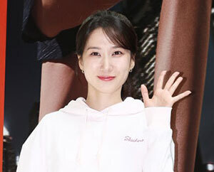 박은빈 '반가운 손인사'