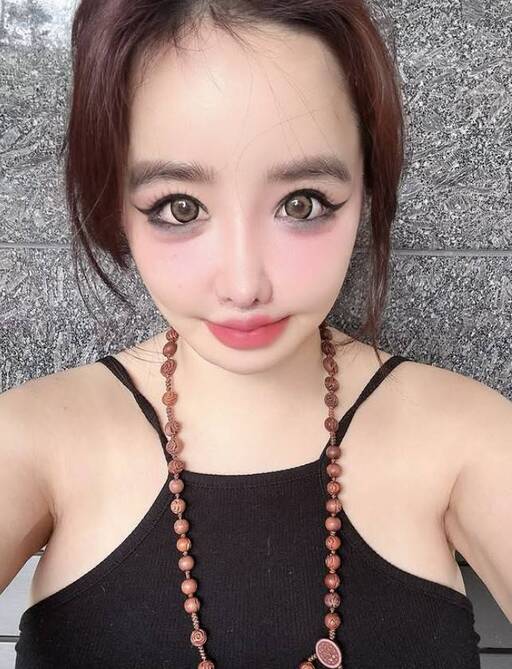 "내남편"…박봄, 셀프열애설 이민호 재소환