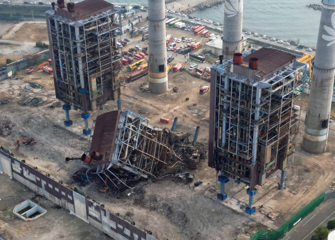 울산화력 실종자 수색 사흘째 난항<br>보일러 타워 4·6호기 다음 주 해체 