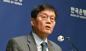 이창용 “고환율, 한미 금리차 아닌 해외주식 때문”