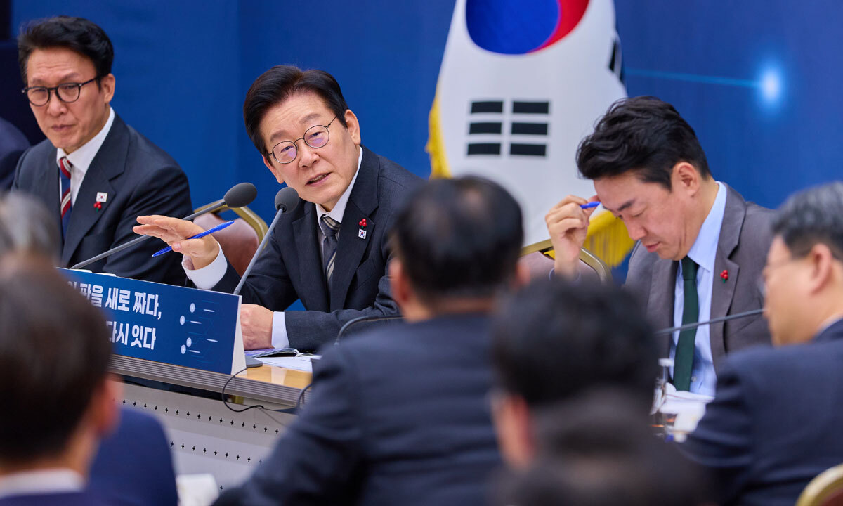 李 ‘핀셋 지적’ 국정 효능감… 직설화법에 커지는 반감은 부담